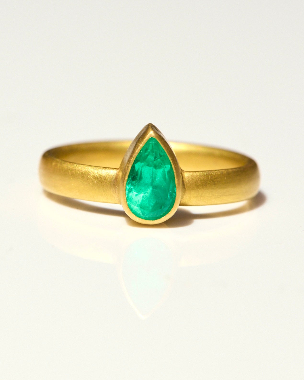 "Elysium Tear III" Gold and Colombian Emerald Ring