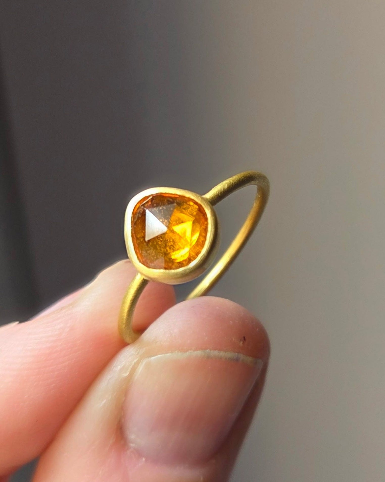 “Sapphire Neat XIV” Gold and Sapphire Ring