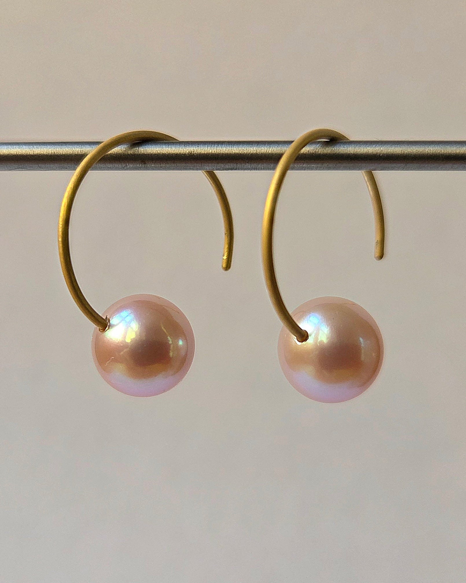“Sphere IX” Gold and Pink Pearl Earrings