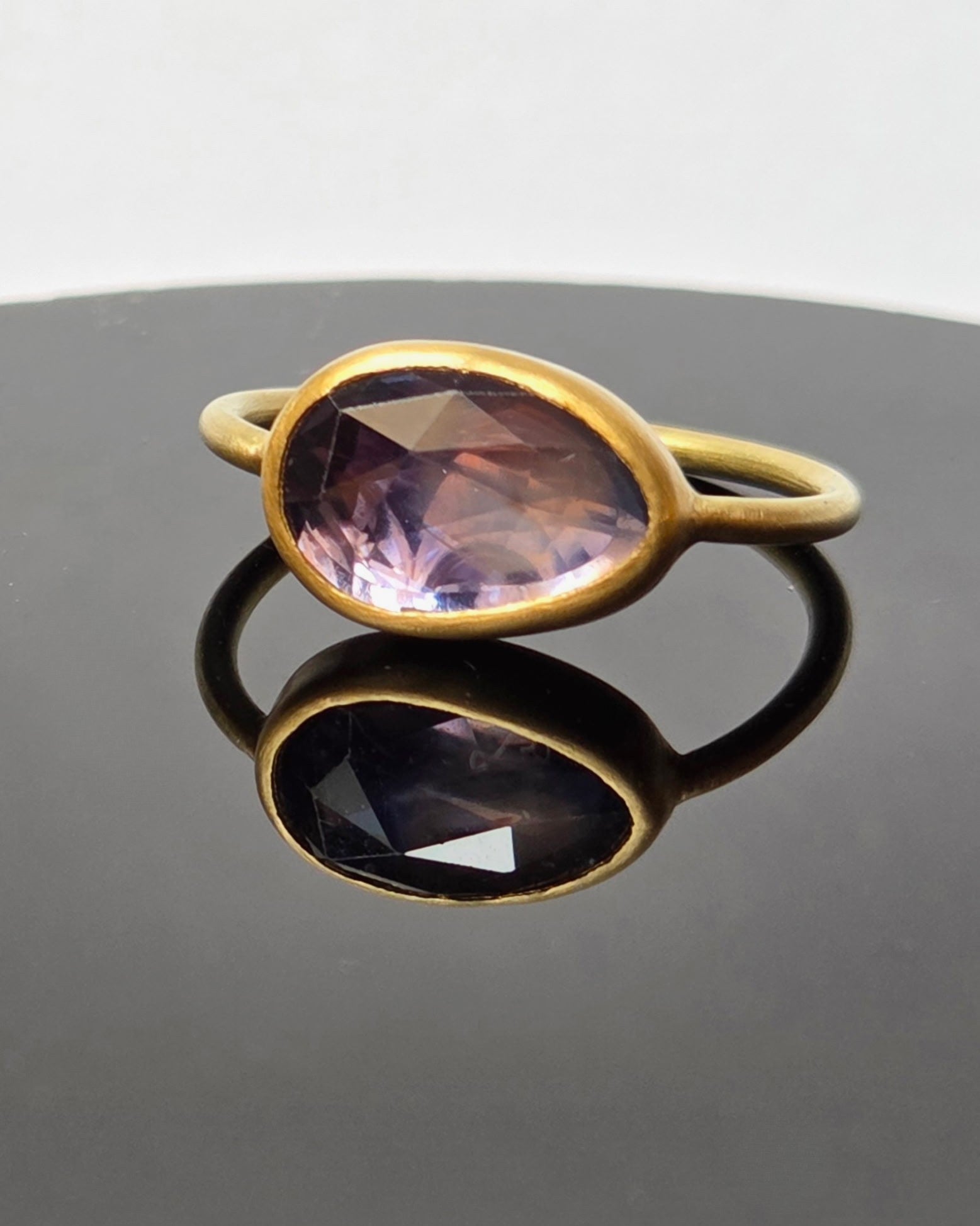 “Sapphire Neat VII” Gold and Madagascar Sapphire Ring