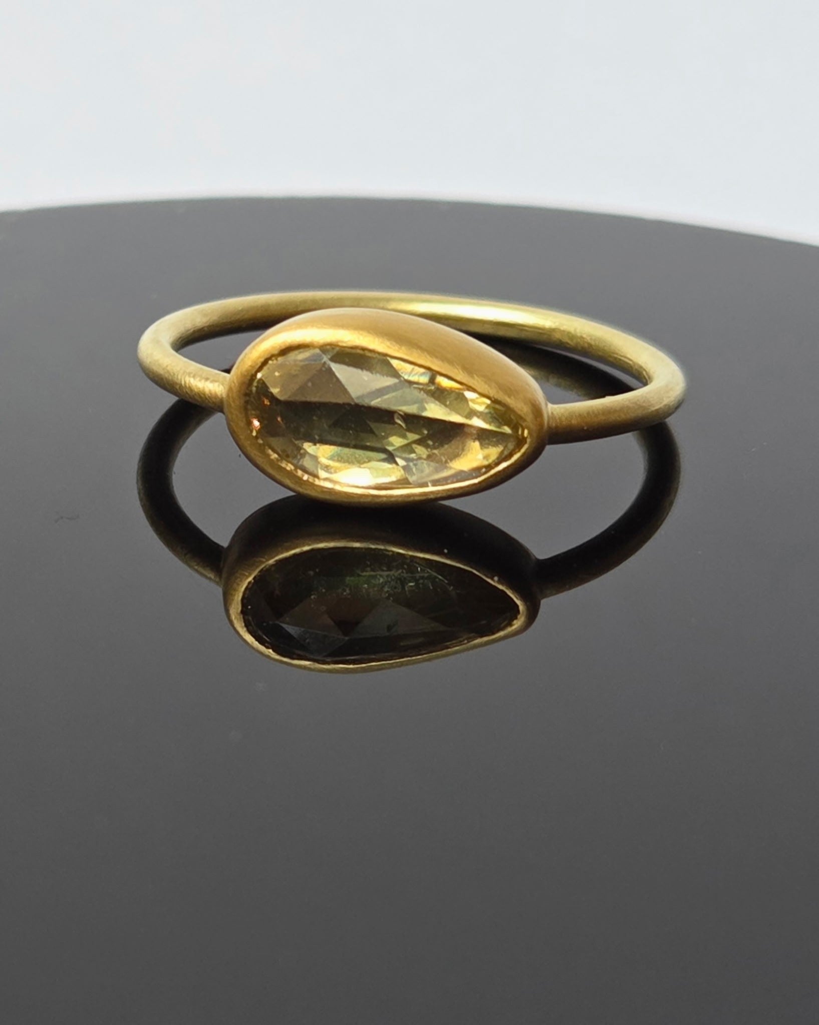 “Sapphire Neat XI” Gold and Yellow Madagascar Sapphire Ring