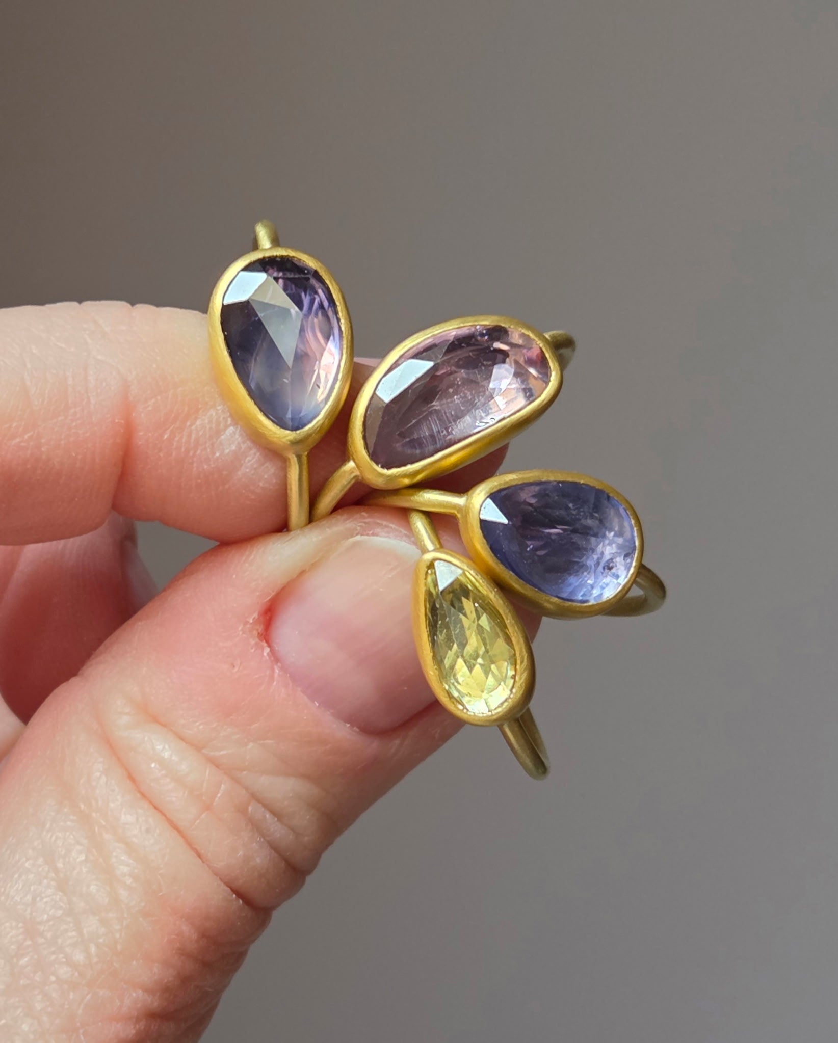 “Sapphire Neat VII” Gold and Madagascar Sapphire Ring