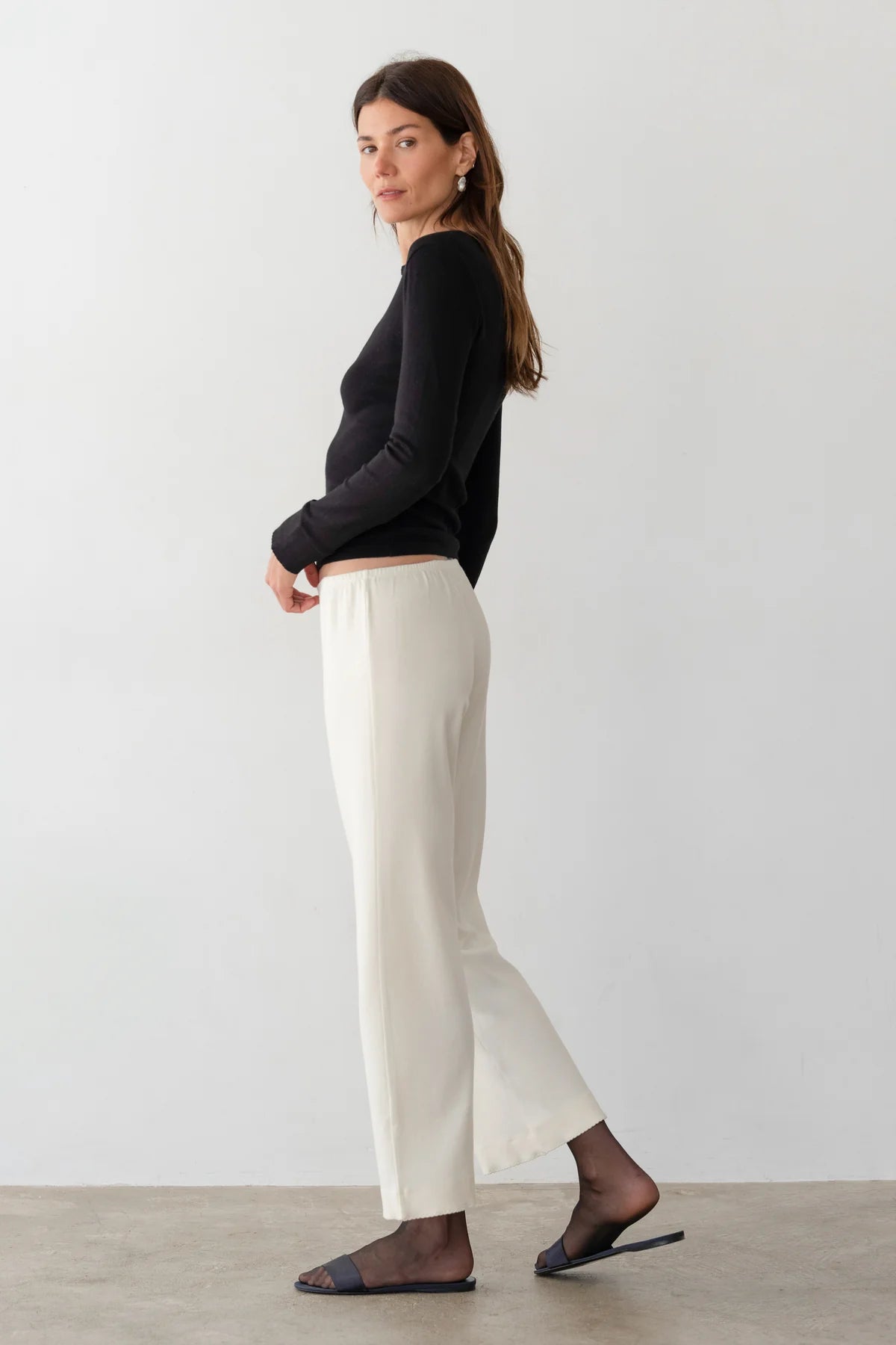 The Baby Rib Scallop Pant in Creme