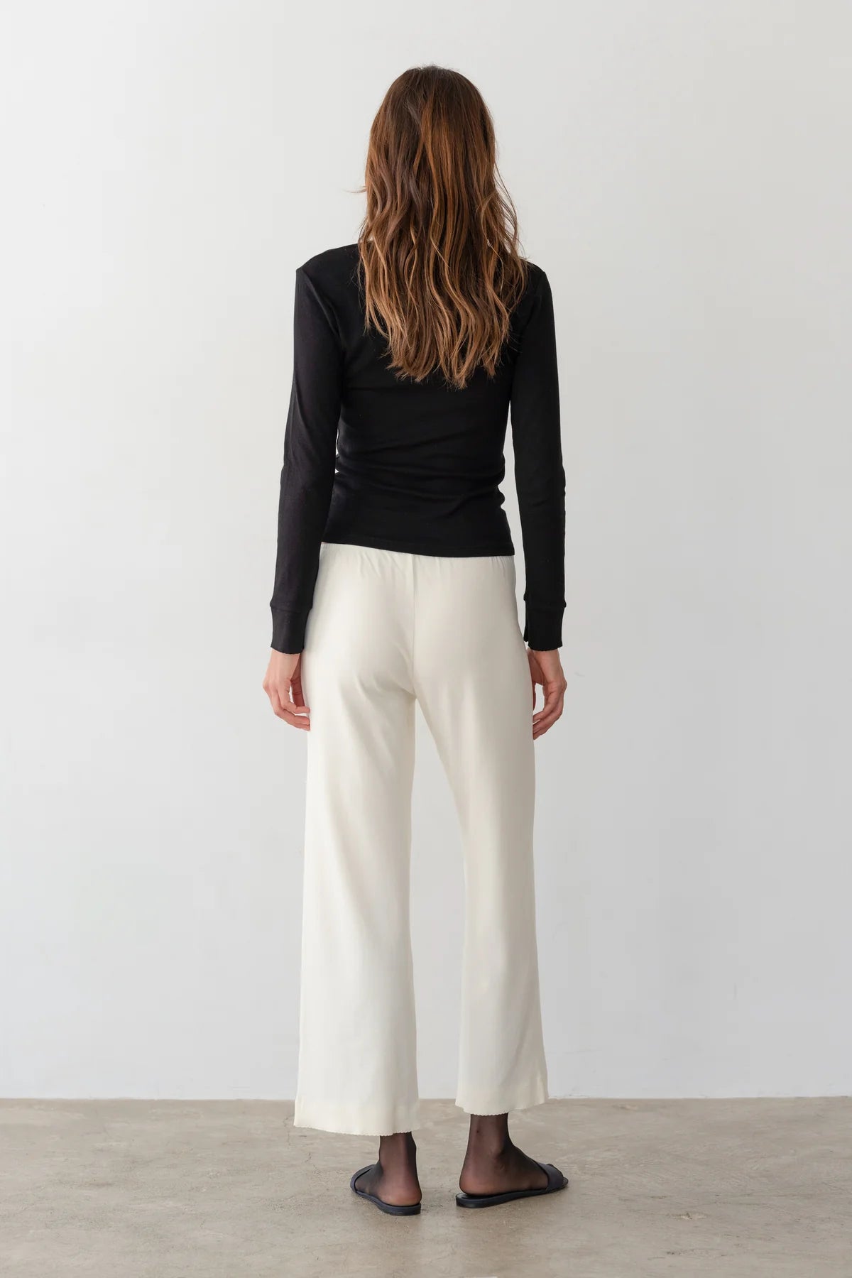 The Baby Rib Scallop Pant in Creme