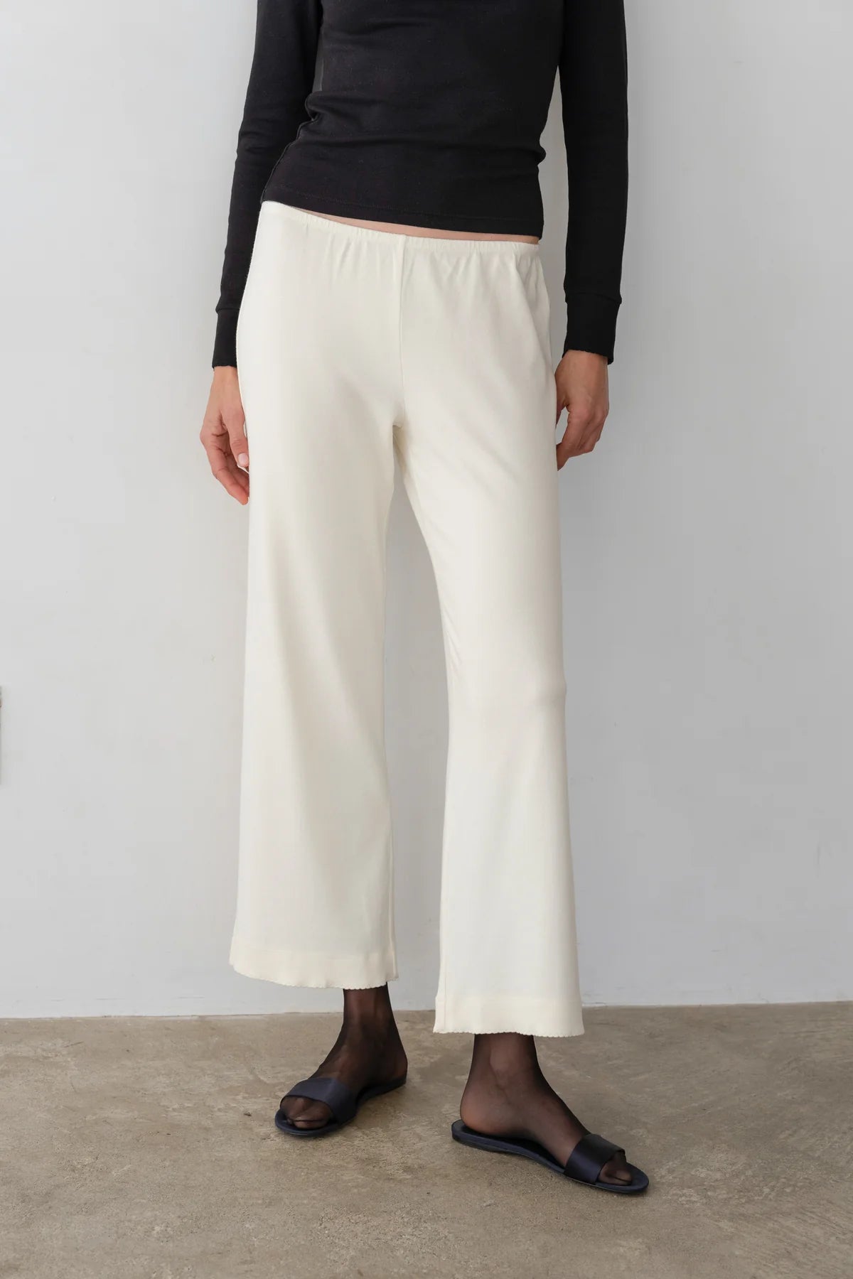 The Baby Rib Scallop Pant in Creme