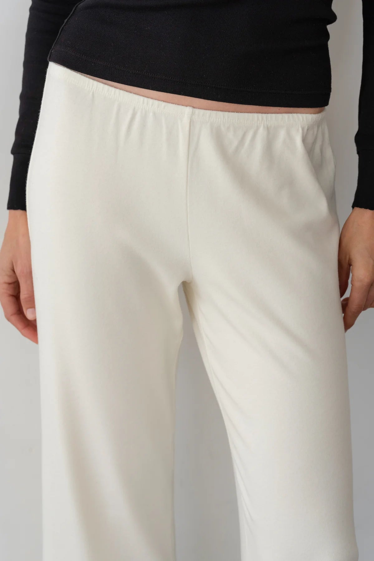 The Baby Rib Scallop Pant in Creme
