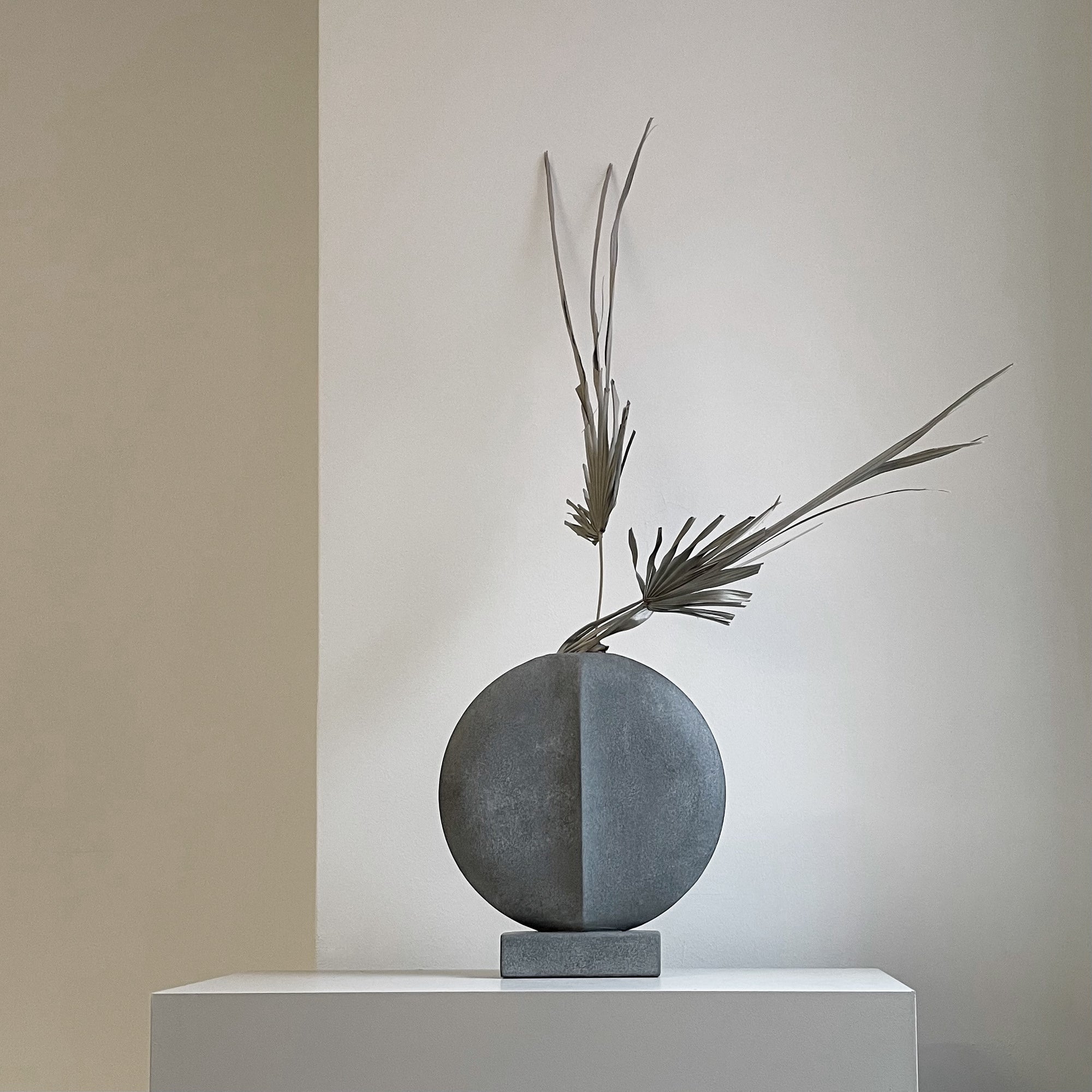 Guggenheim Mini Vase in Dark Grey