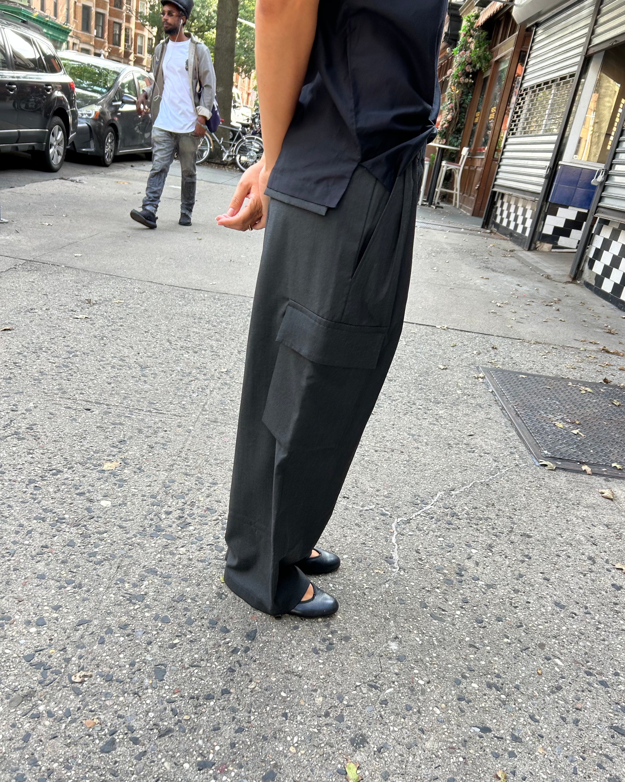 Clover Woven Pant in Charcoal