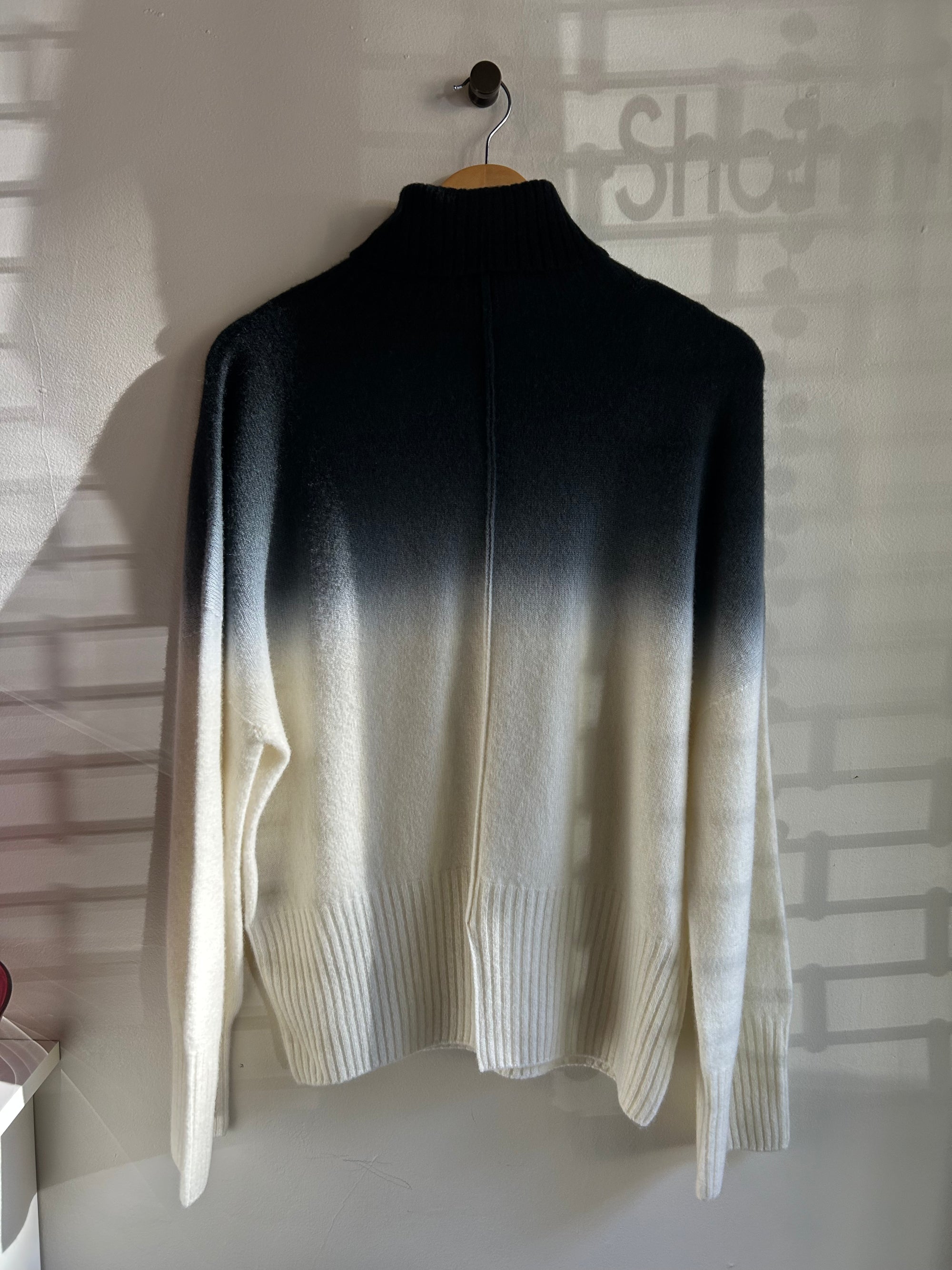 Knit 284-1 in Natural and Black