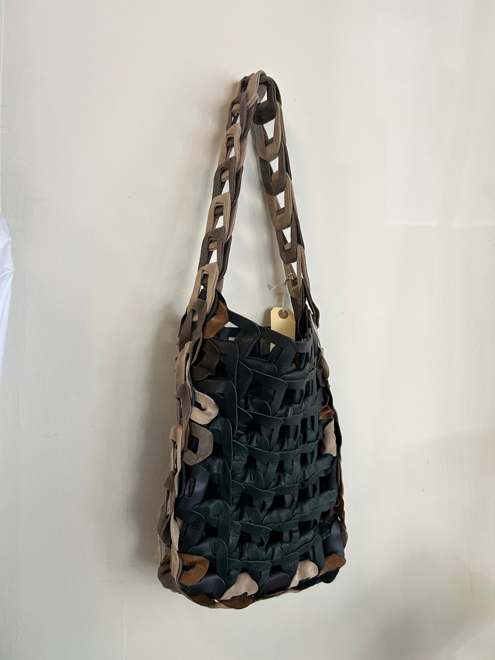 Medium Links Tote in Loot