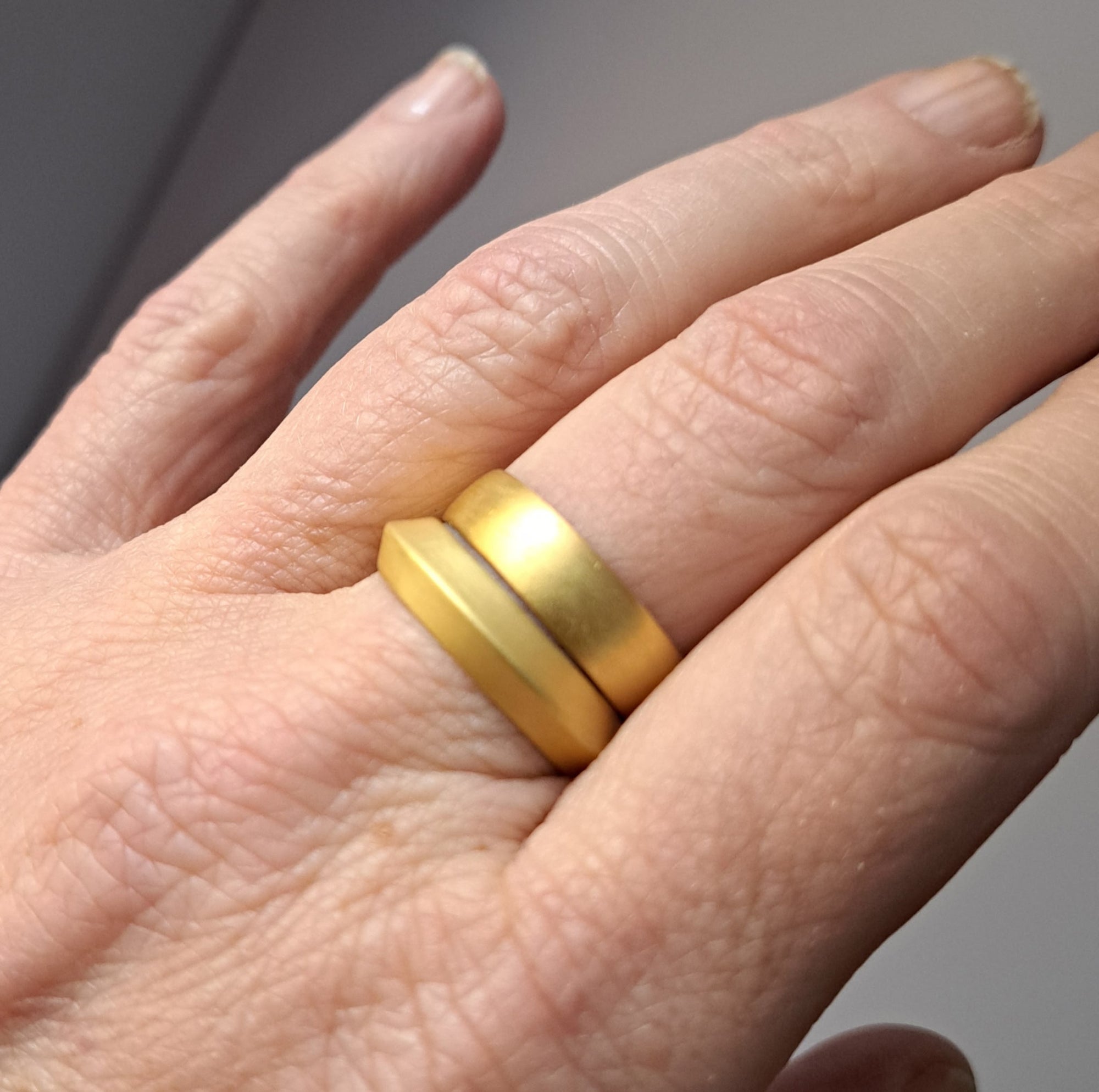 "Barney" Gold Band