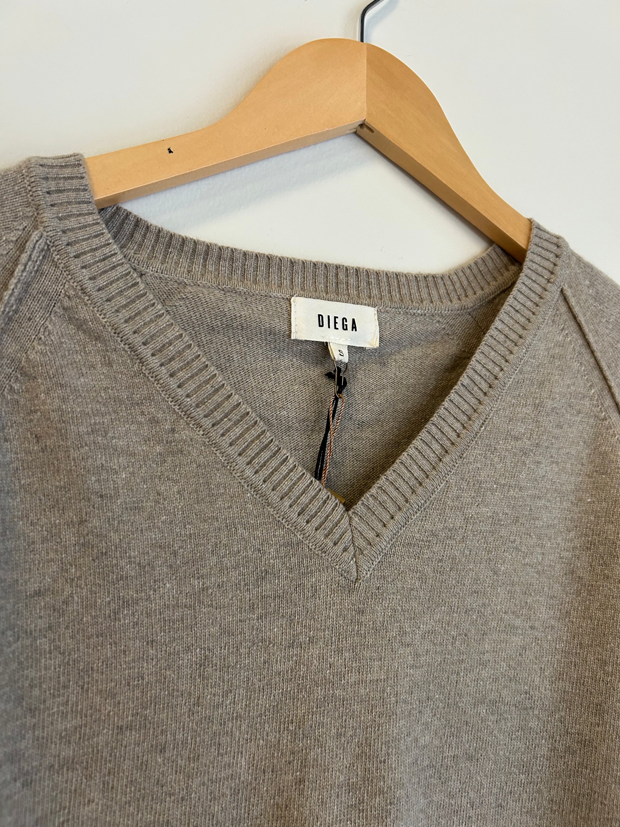 Pareko V-Neck Sweater in Taupe