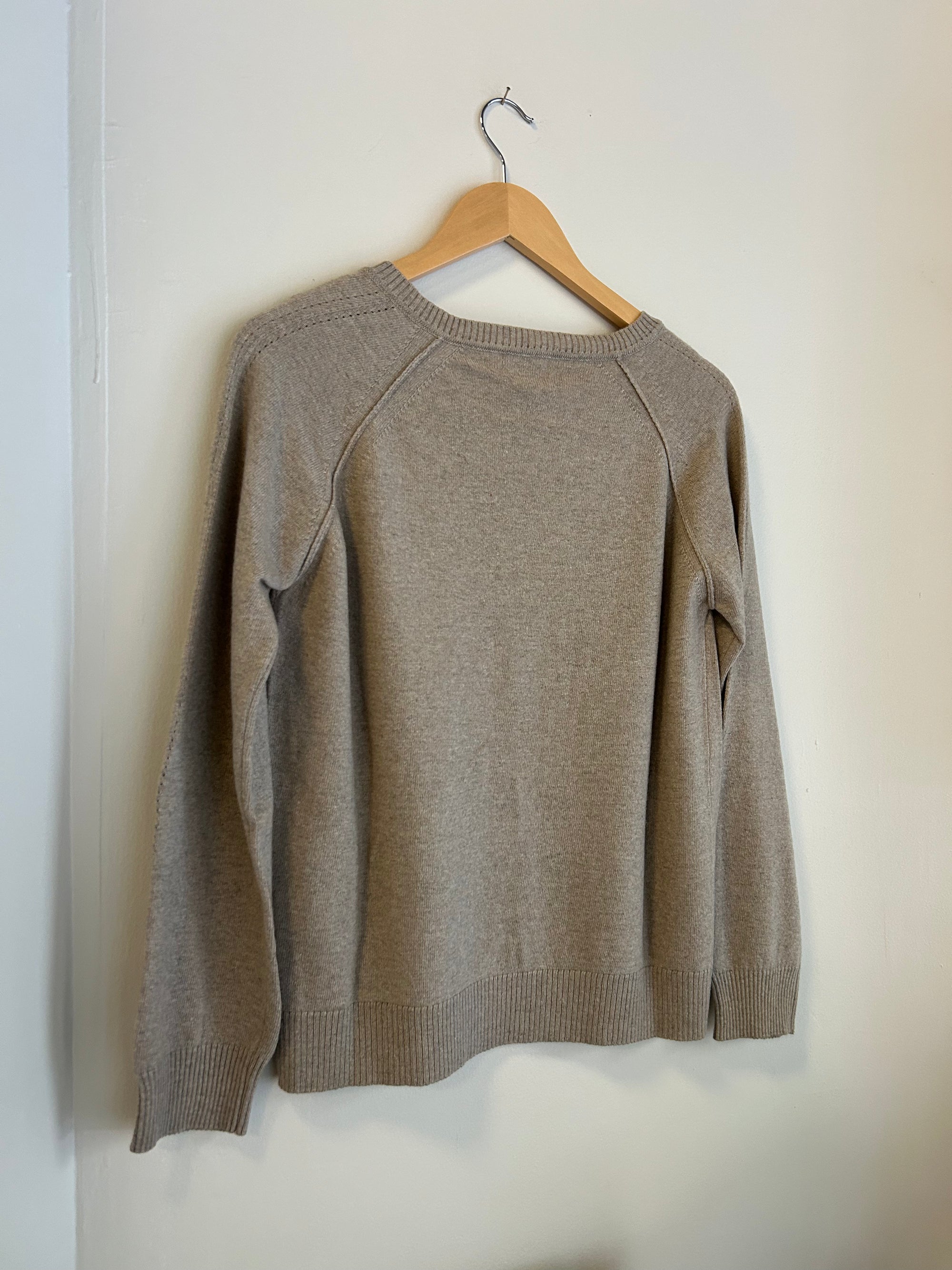 Pareko V-Neck Sweater in Taupe