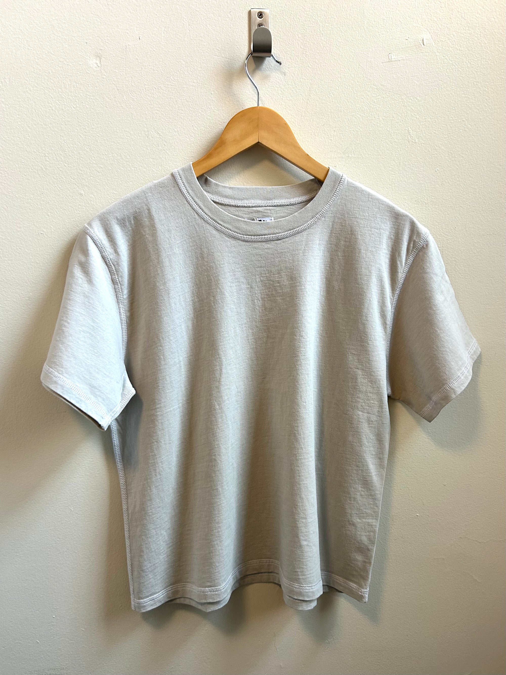 Lou Equipment Tee in Pumice