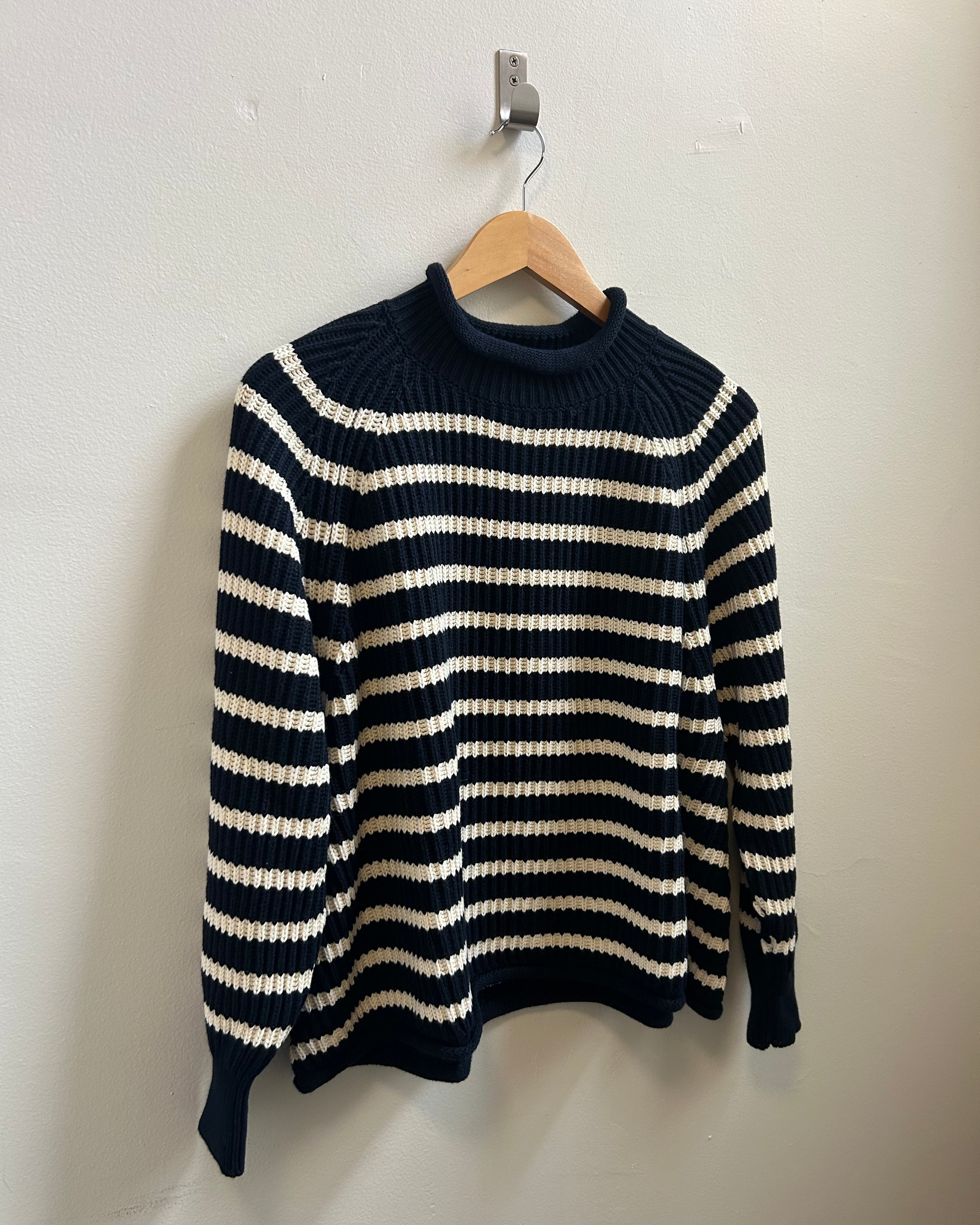 Type 152 Dorm Sweater in Navy/Ecru