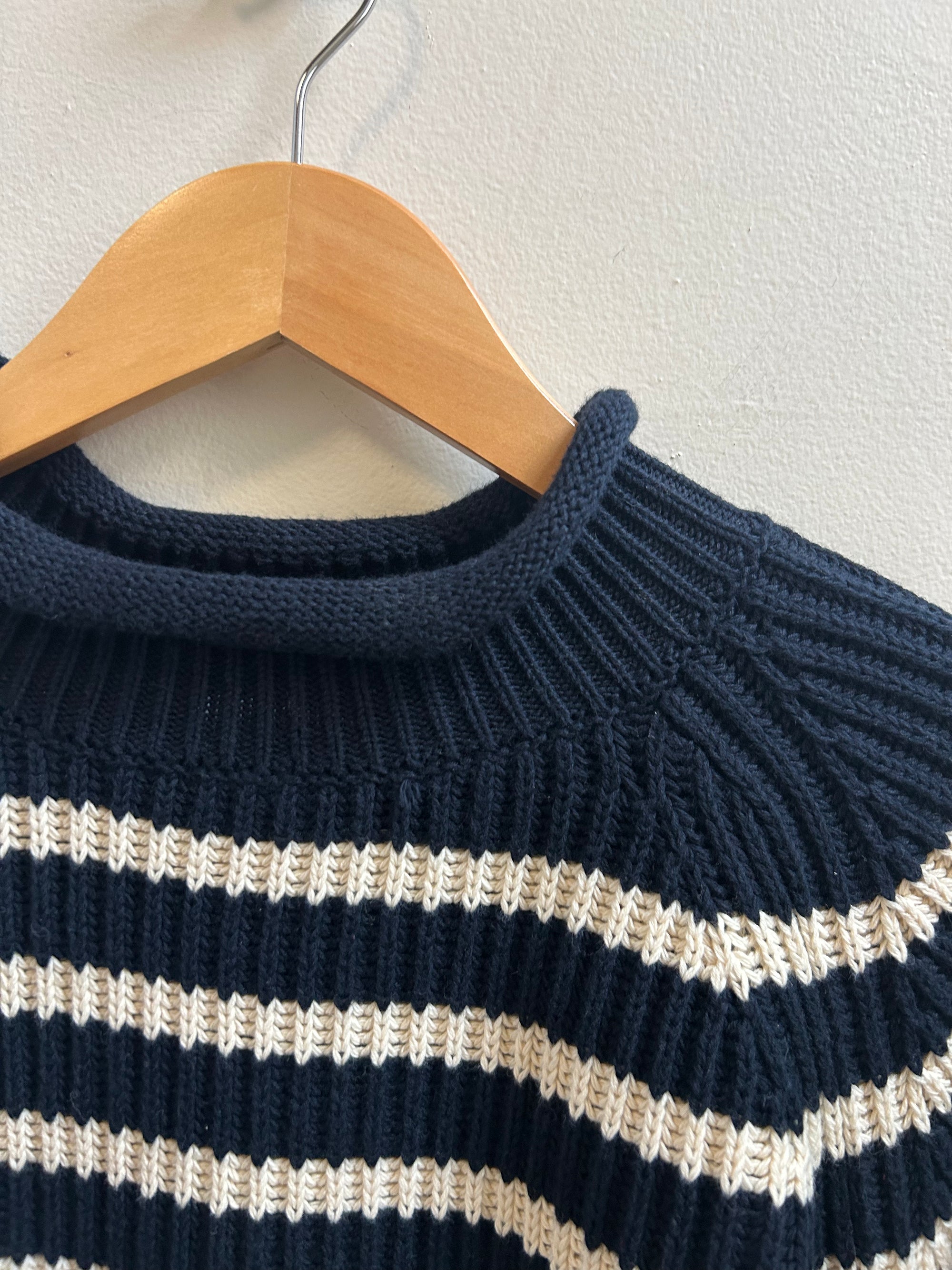 Type 152 Dorm Sweater in Navy/Ecru