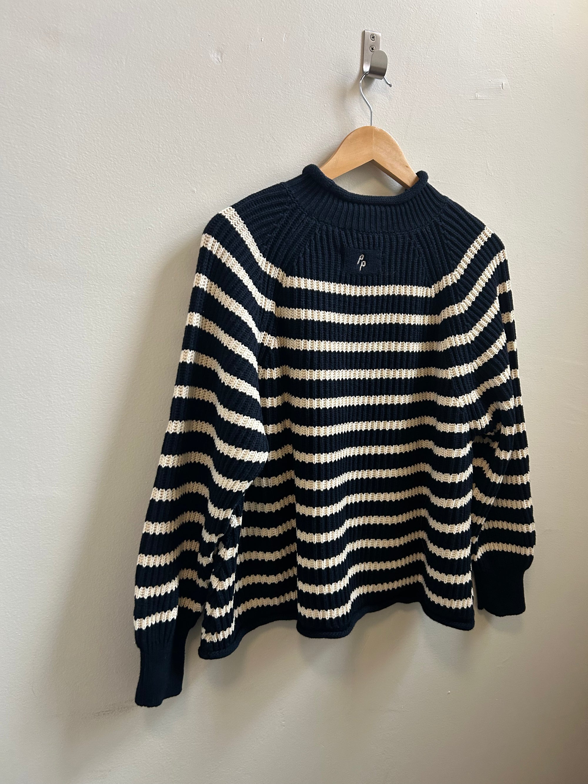 Type 152 Dorm Sweater in Navy/Ecru