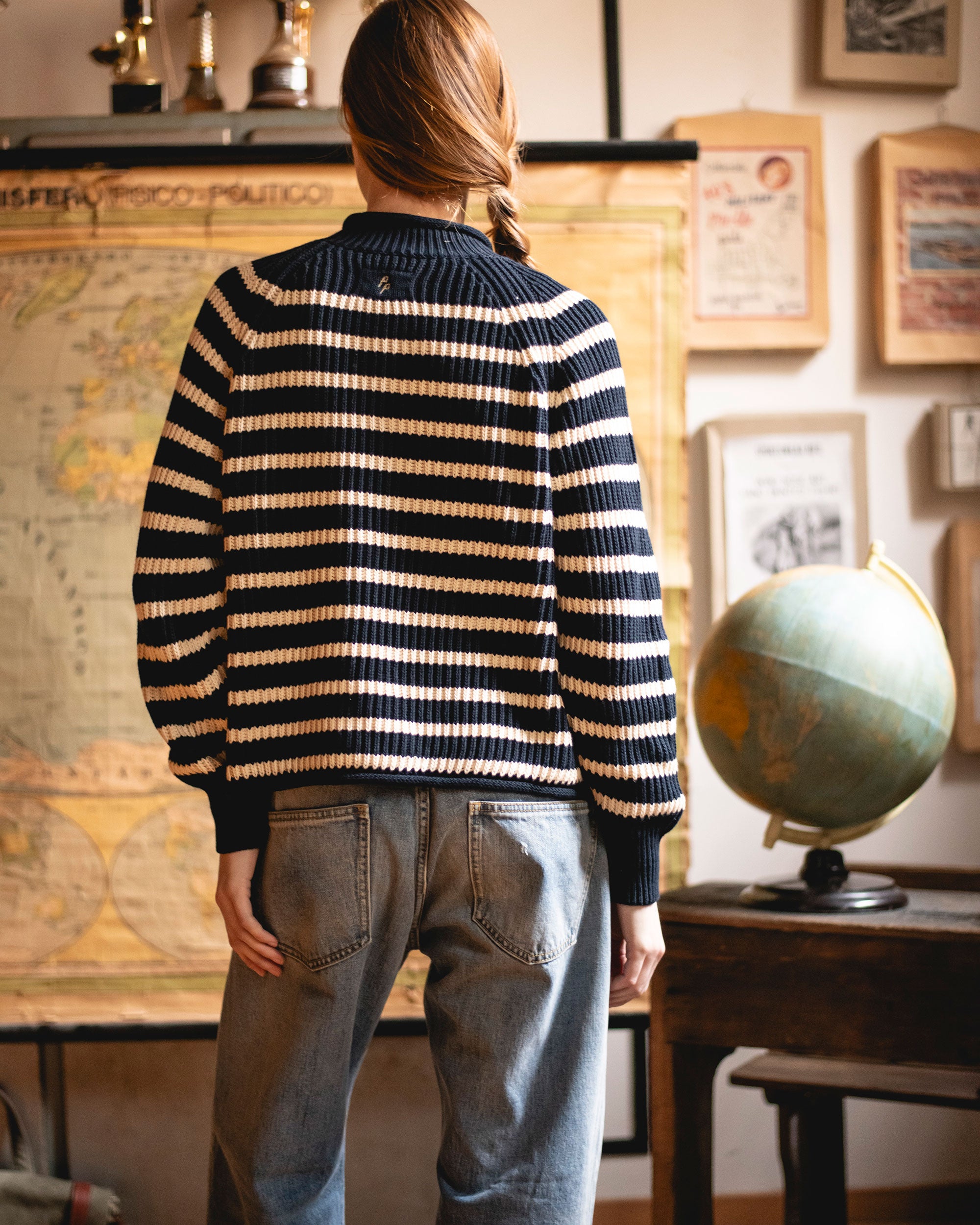 Type 152 Dorm Sweater in Navy/Ecru