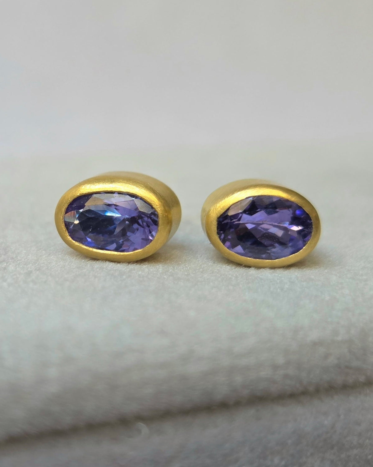 "Ellipsis IX" Gold and Tanzanite Studs