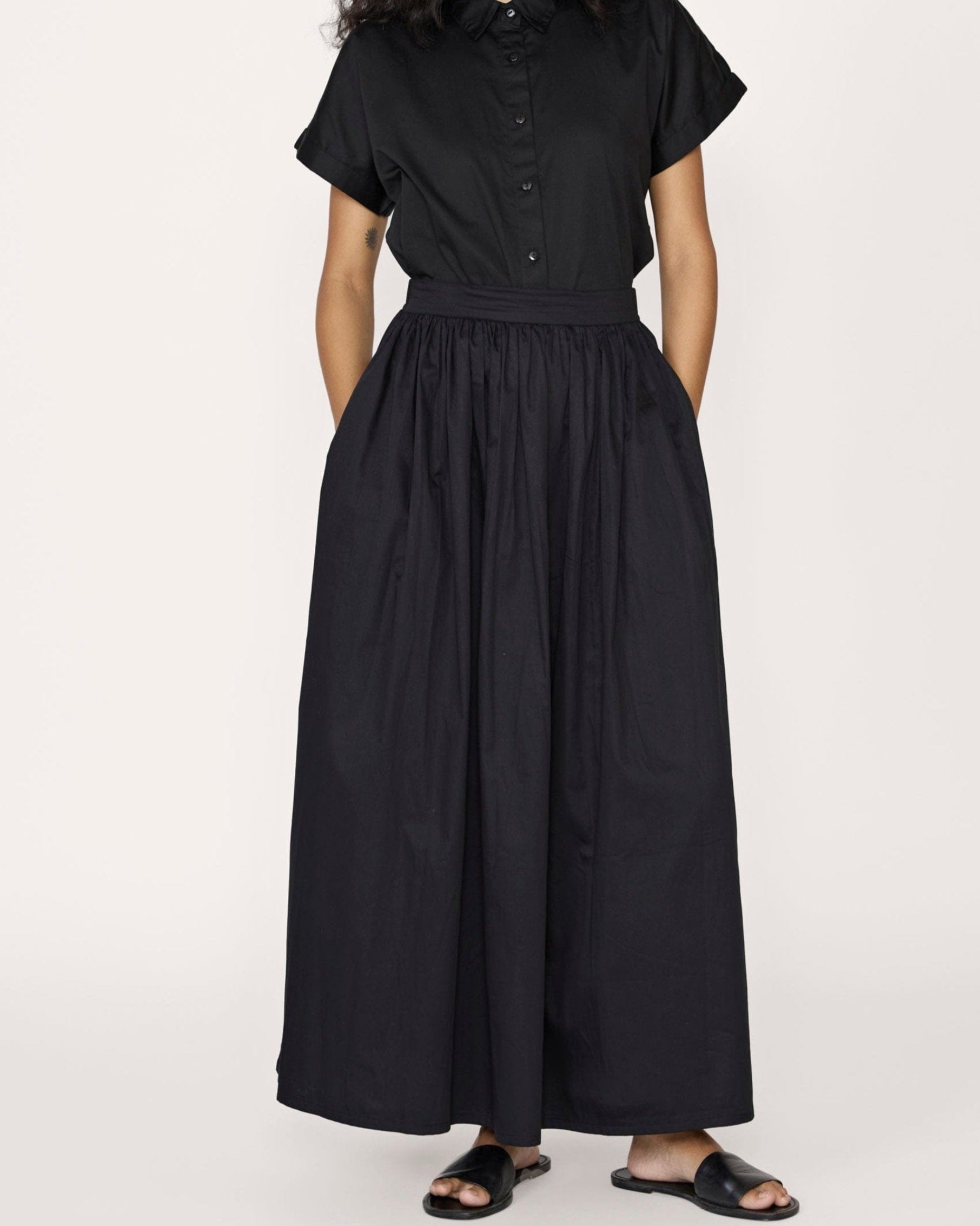 Relaxed Skirt in Black